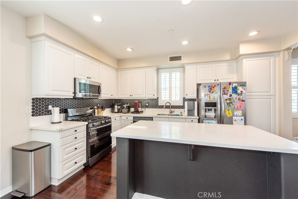 11 Travis Road Buena Park, CA 90621 - Photo 4 of 35