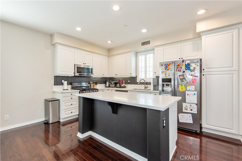 11 Travis Road Buena Park, CA 90621 - Photo 7 of 35