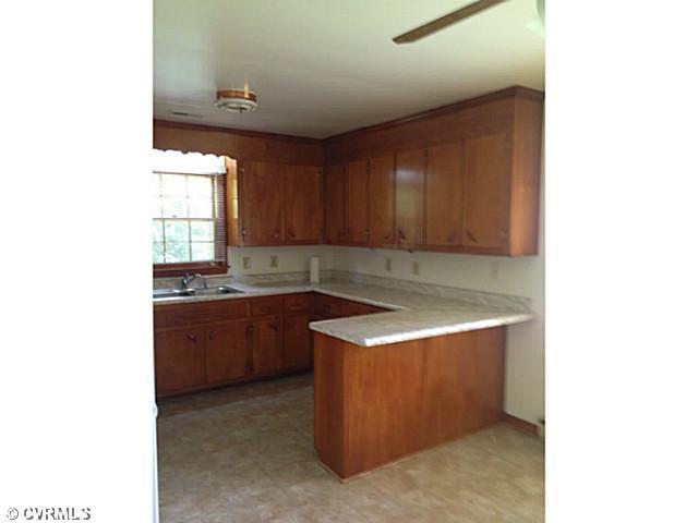 12801 South Chester Road Chester, VA 23831 - Photo 4 of 20 Kitchen