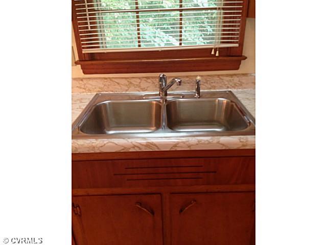 12801 South Chester Road Chester, VA 23831 - Photo 6 of 20 Kitchen