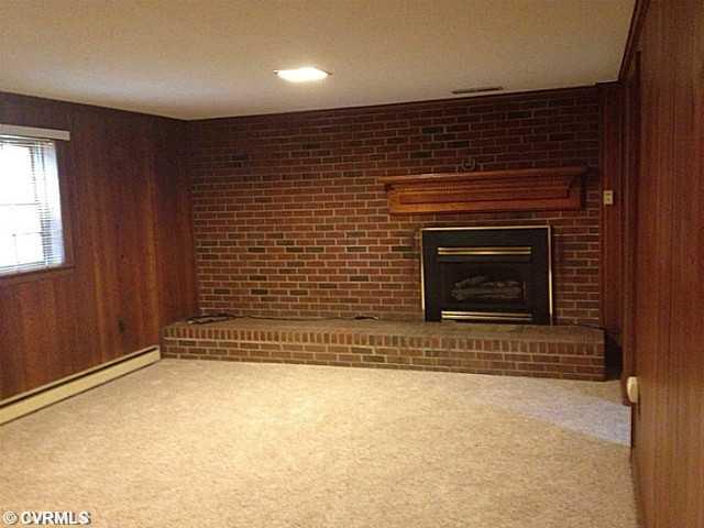 12801 South Chester Road Chester, VA 23831 - Photo 10 of 20 Den/Family/Great Room - Gas log