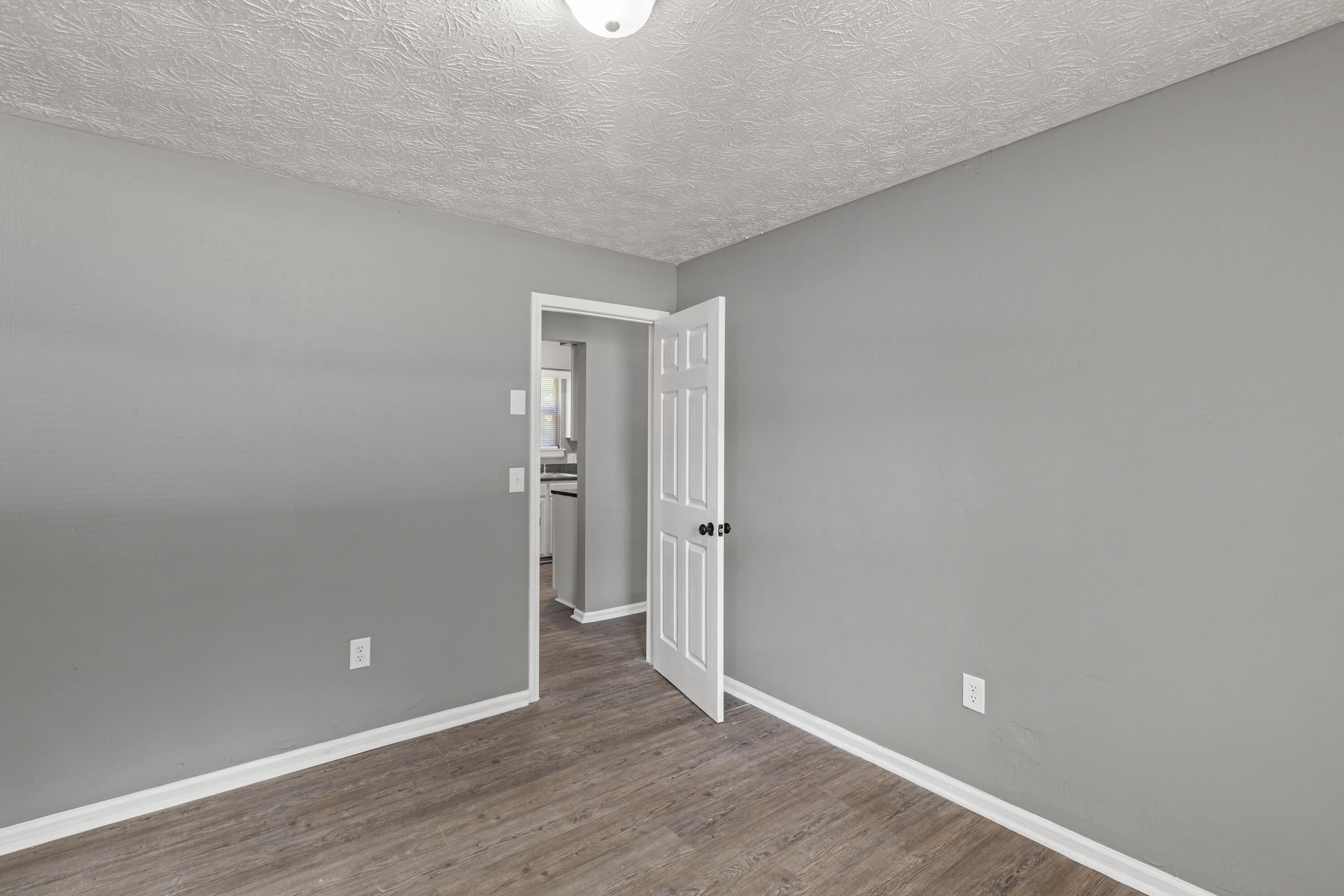 235 Sowder Lane London, KY 40741 - Photo 11 of 20 Front Middle Bedroom