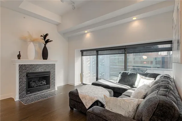 $395,450 | 1101 Walnut Street, Unit 505, Kansas City, MO 64106