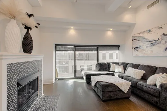 $395,450 | 1101 Walnut Street, Unit 505, Kansas City, MO 64106