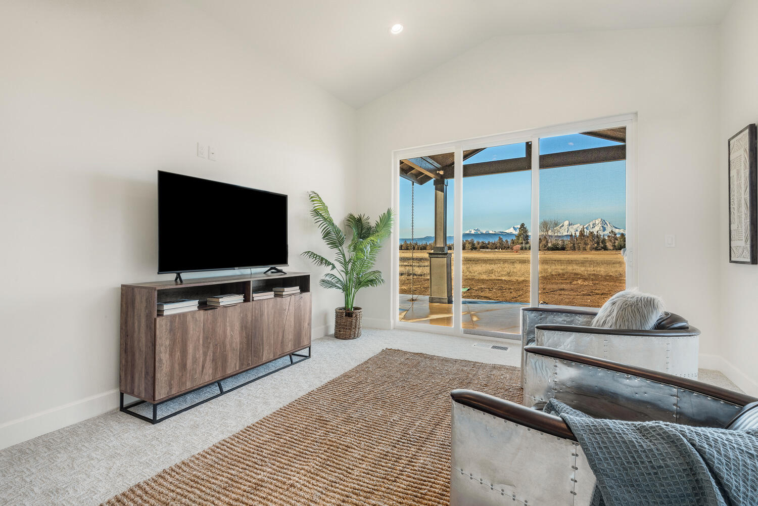 64790 Hunnell Road Bend, OR 97703 - Photo 28 of 50 Bonus Room with View