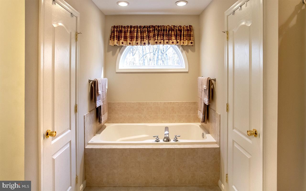 1 Lynn Ridge Court Manchester, MD 21102 - Photo 30 of 63 TWO Walk in Closets, with Spa Like Soaking tub