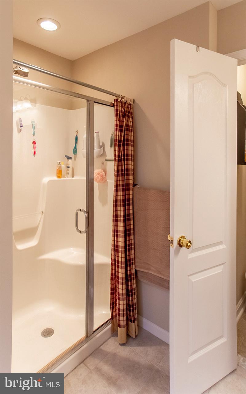 1 Lynn Ridge Court Manchester, MD 21102 - Photo 31 of 63 Separate Shower with Bench Seat