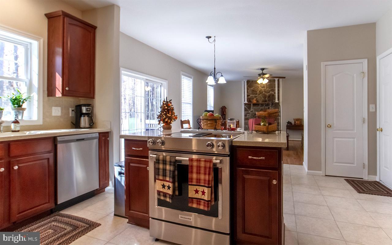 1 Lynn Ridge Court Manchester, MD 21102 - Photo 5 of 63 New SS Appliances in 2019!