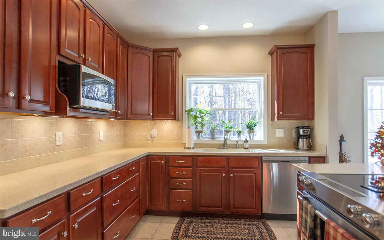 1 Lynn Ridge Court Manchester, MD 21102 - Photo 6 of 63 Ample Counter Space