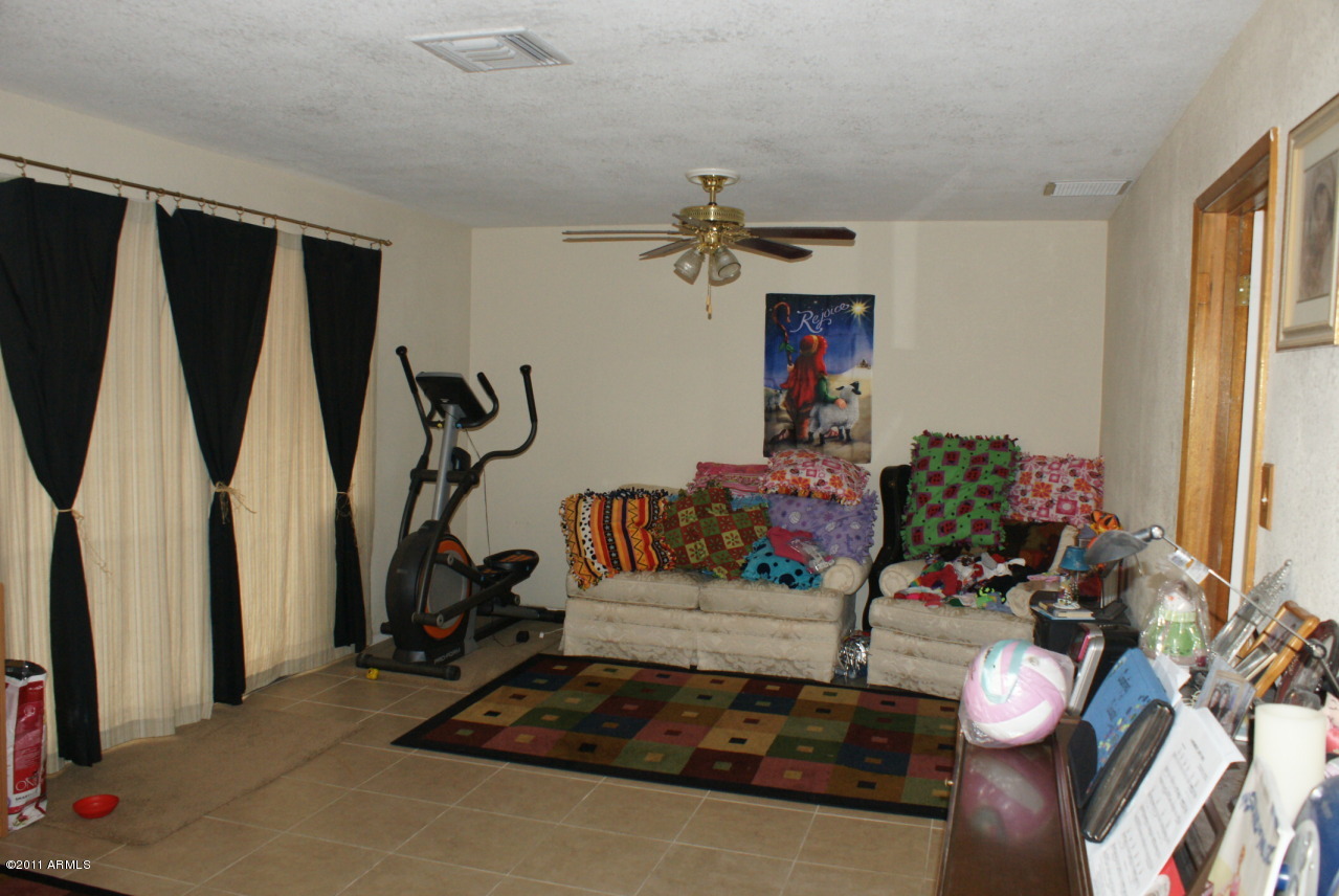 3801 West Lamar Road Phoenix, AZ 85019 - Photo 2 of 20 LivingRoom