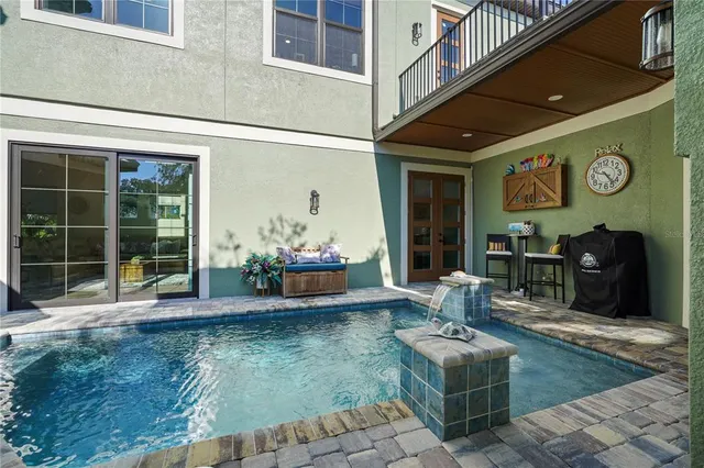 $950,000 | 4 Oakview Court, Palm Coast, FL 32137