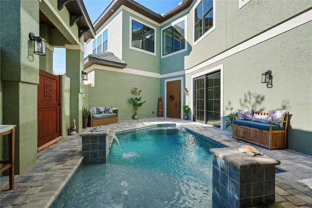 $950,000 | 4 Oakview Court, Palm Coast, FL 32137