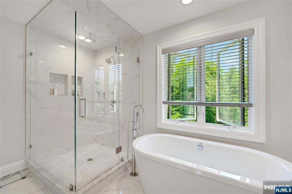 697 Terrace Drive Paramus, NJ 07652 - Photo 18 of 30