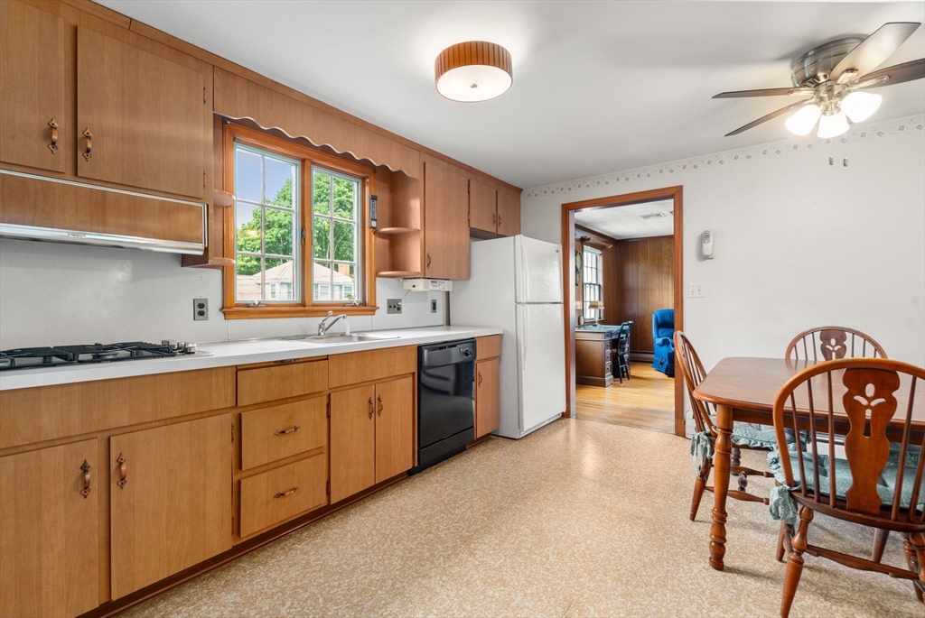 40 Cape Cod Lane Milton, MA 02186 - Photo 10 of 22