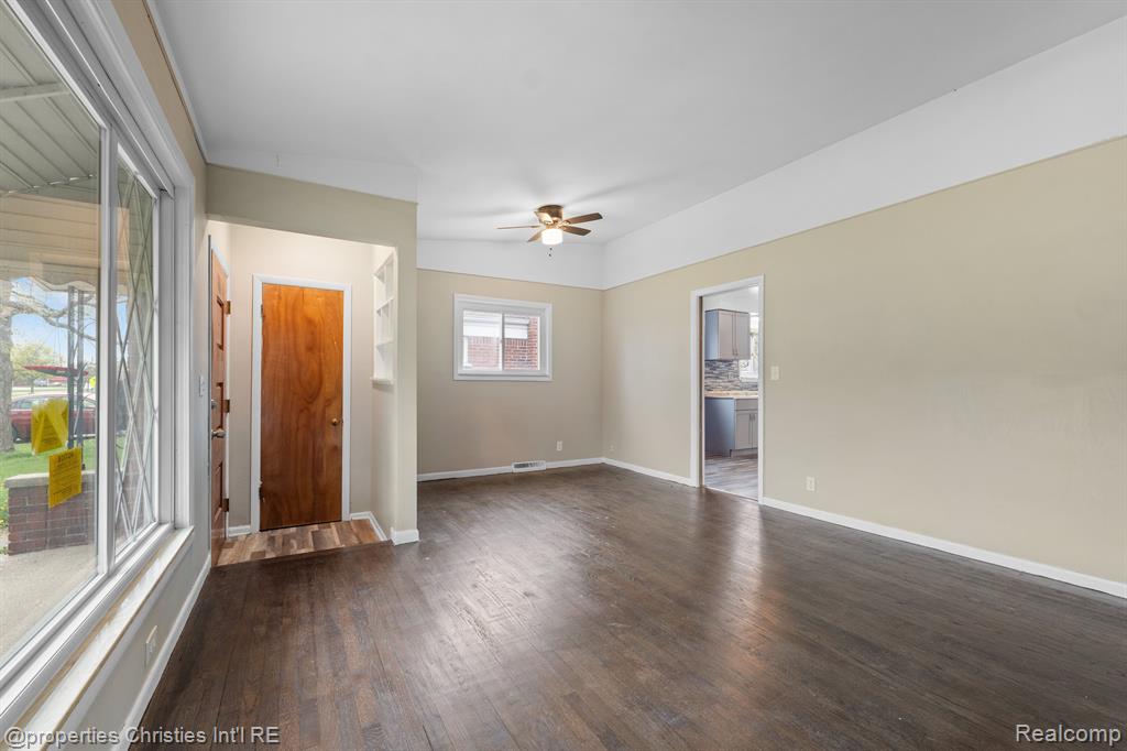 24680 Kelly Road Eastpointe, MI 48021 - Photo 3 of 20