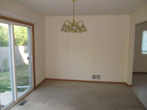 907 Tralee Court Gurnee, IL 60031 - Photo 3 of 11