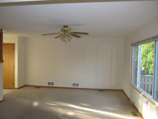 907 Tralee Court Gurnee, IL 60031 - Photo 4 of 11