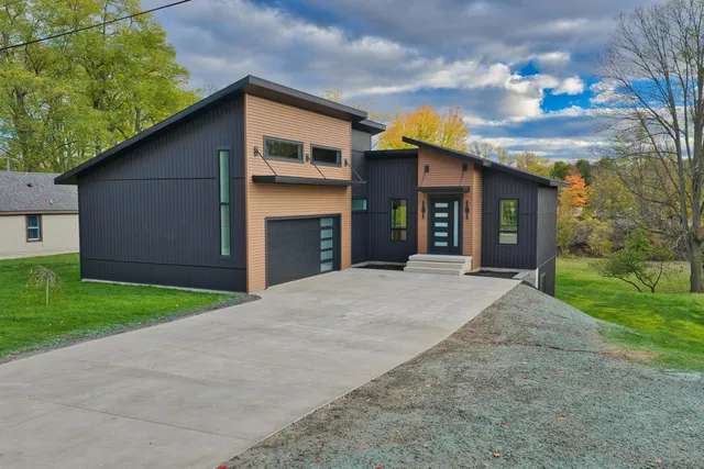 $599,900 | 315 West High Street, Union City, MI 49094