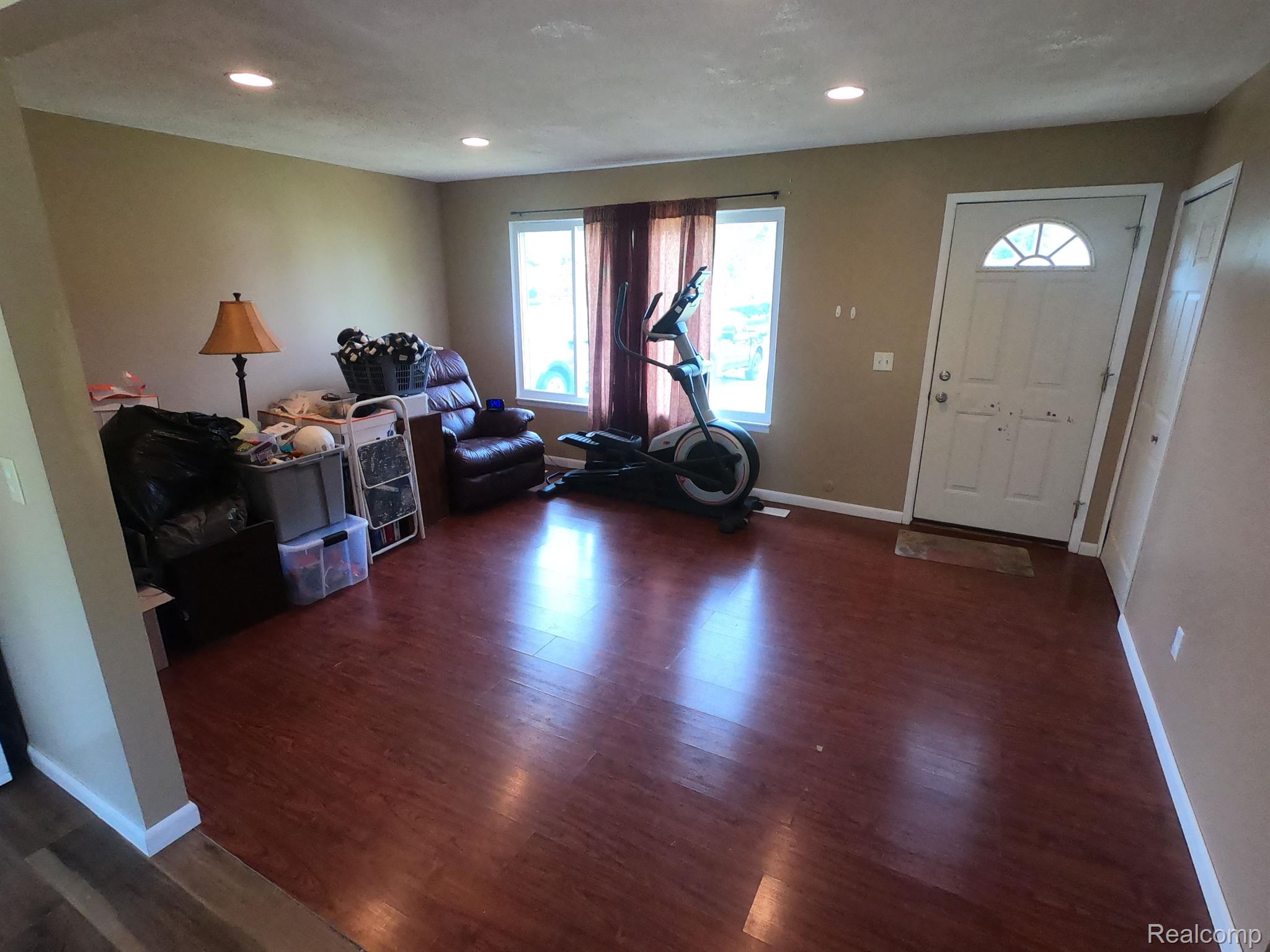 5472 Independence Colony Road Grand Blanc, MI 48439 - Photo 2 of 26 Living Room