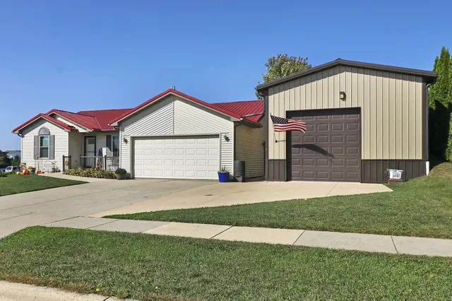 $465,000 | 1511 Birchwood Street, Delavan, WI 53115