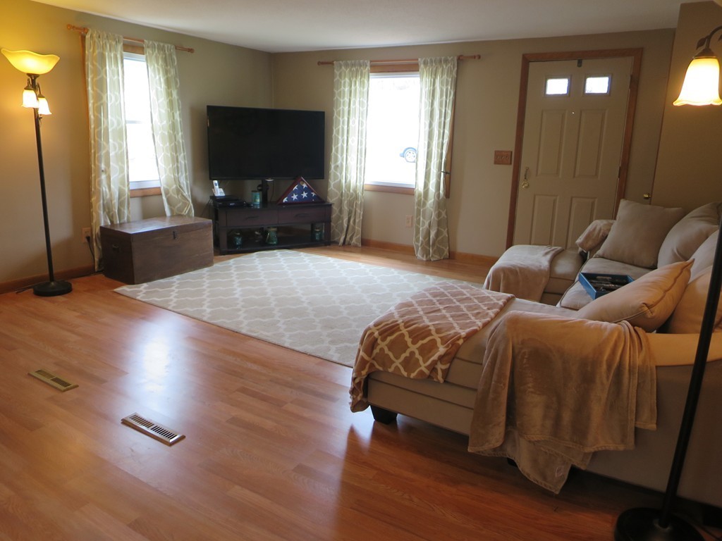 179 Fair Oak Road Springfield, MA 01128 - Photo 9 of 26