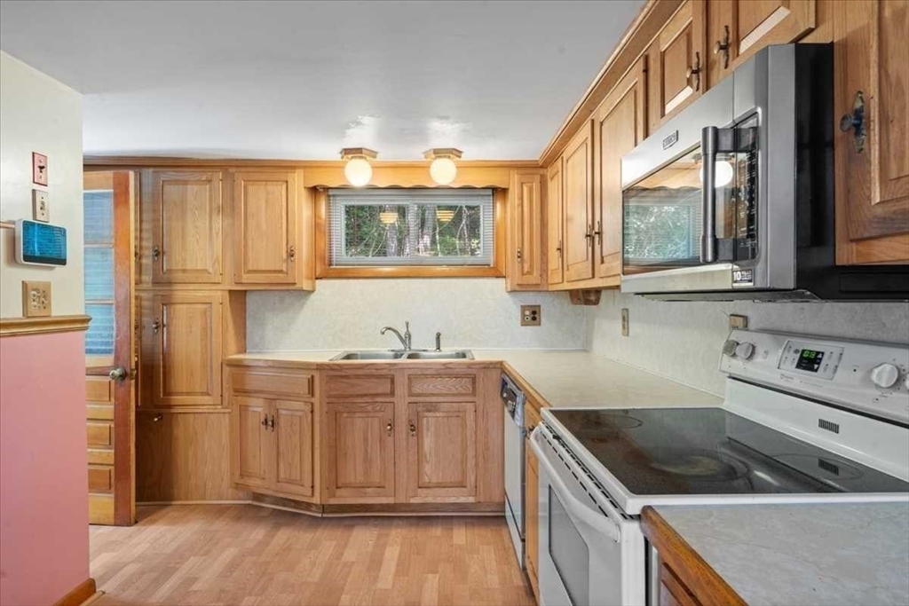 11 Pocono Road Worcester, MA 01605 - Photo 10 of 32