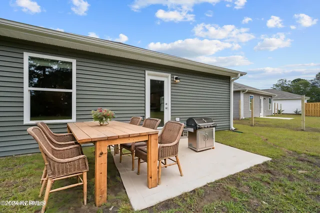 $2,050 | 2098 Course Lane, Surf City, NC 28445