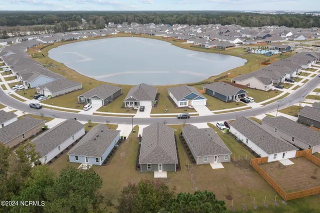 $2,050 | 2098 Course Lane, Surf City, NC 28445