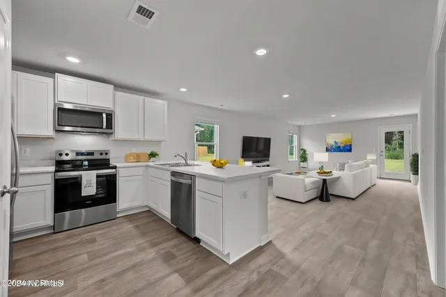 $2,050 | 2098 Course Lane, Surf City, NC 28445