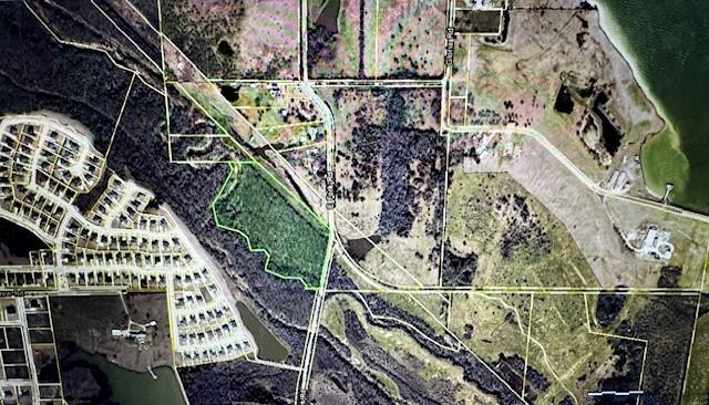 a view of entryway with a street