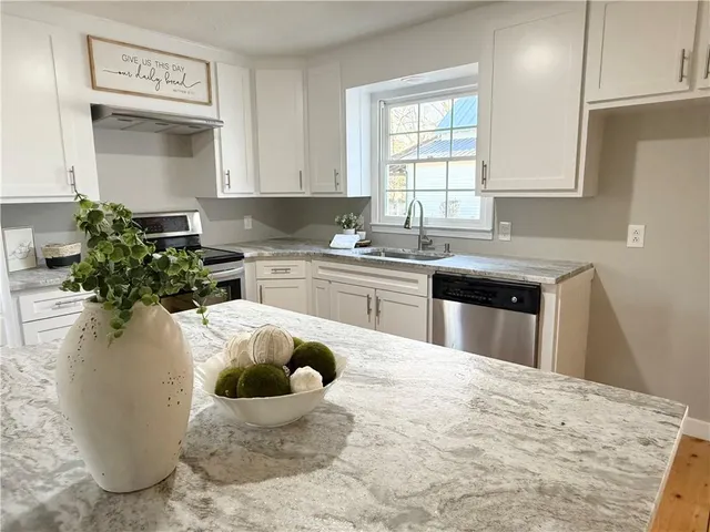 $595,000 | 4002 Joe Frank Harris Parkway Northwest, Adairsville, GA 30103