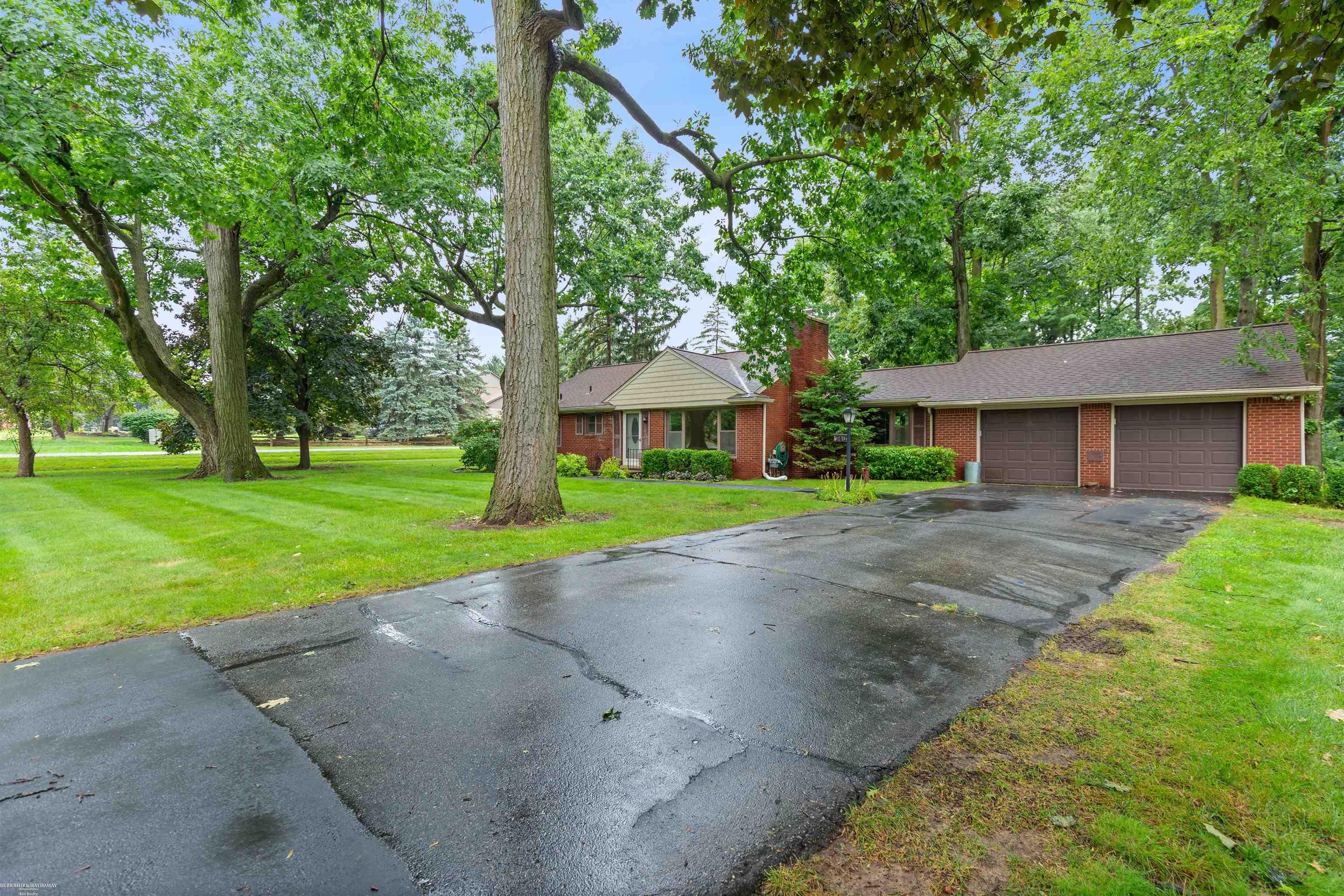 240 Montmorency Road Rochester Hills, MI 48307 - Photo 6 of 40