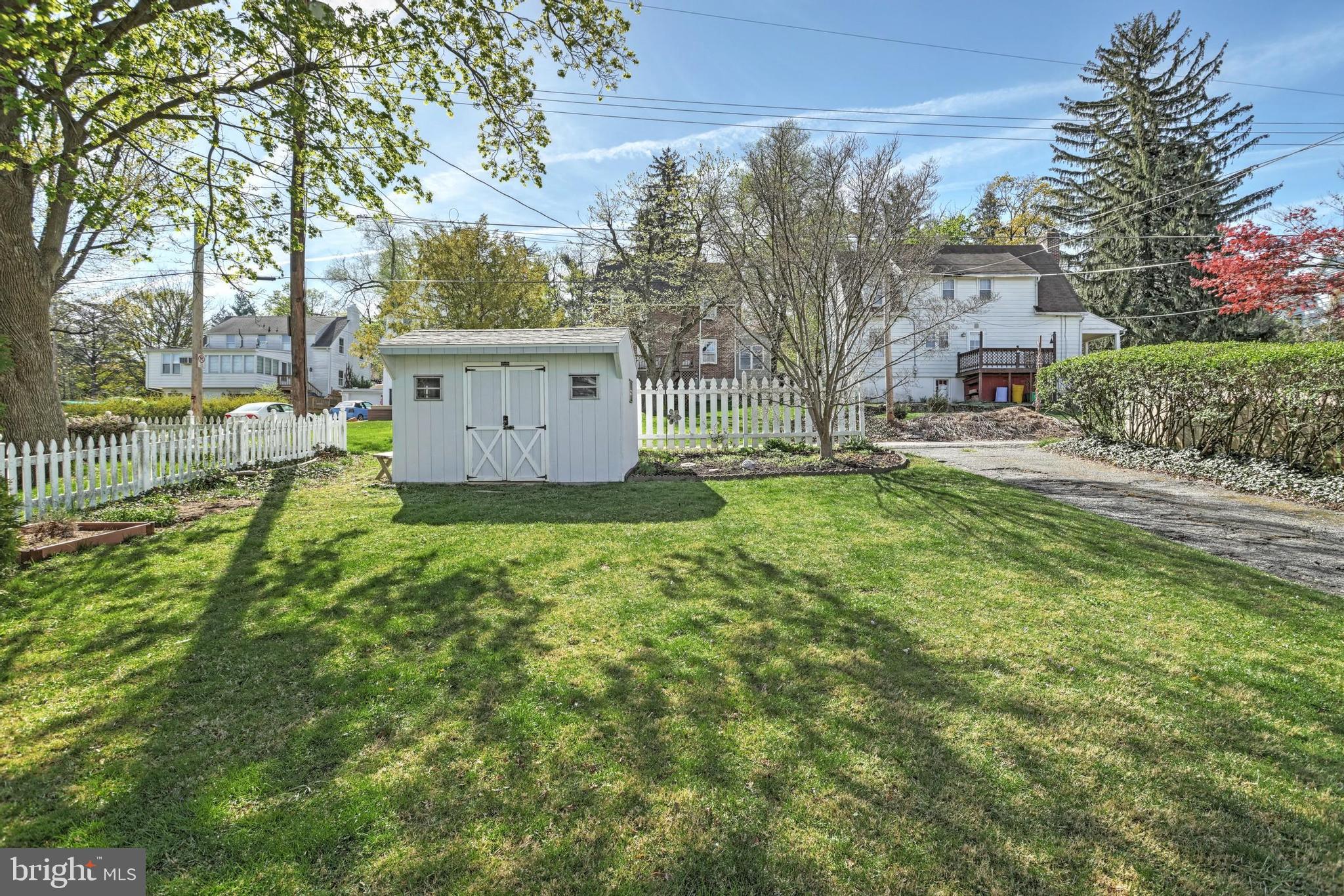 342 Creston Road York, PA 17403 - Photo 3 of 28 Gallery Image 3