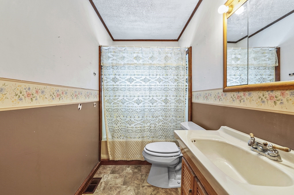 164 Peter Salem Road Leicester, MA 01524 - Photo 17 of 30 Gallery Image 17