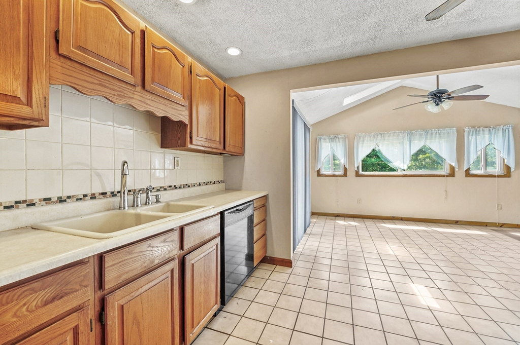 164 Peter Salem Road Leicester, MA 01524 - Photo 9 of 30 Gallery Image 9