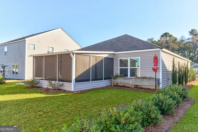 a view of a house with backyard and garden