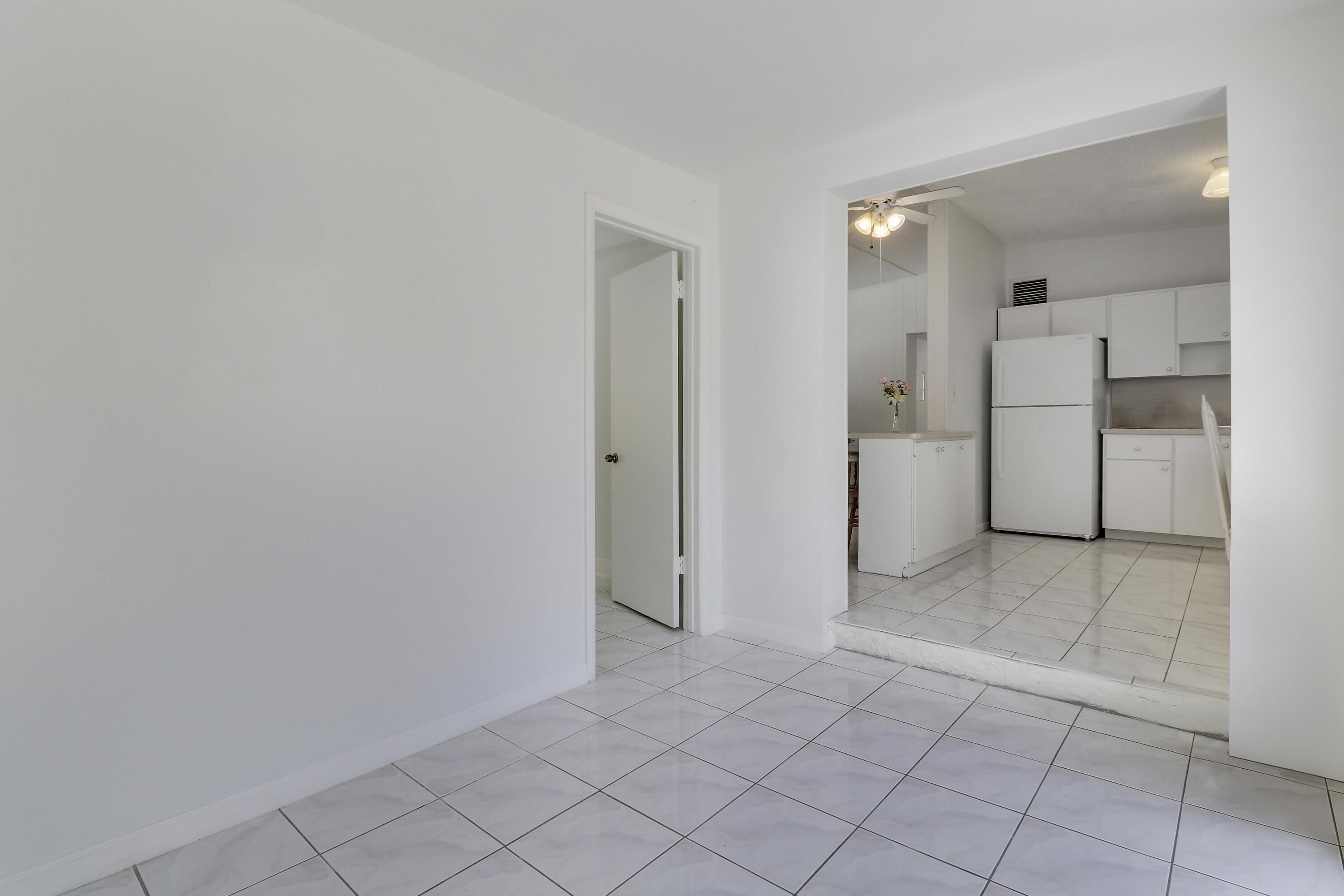 5519 Columbus Road West Palm Beach, FL 33405 - Photo 13 of 22 a view of a hallway