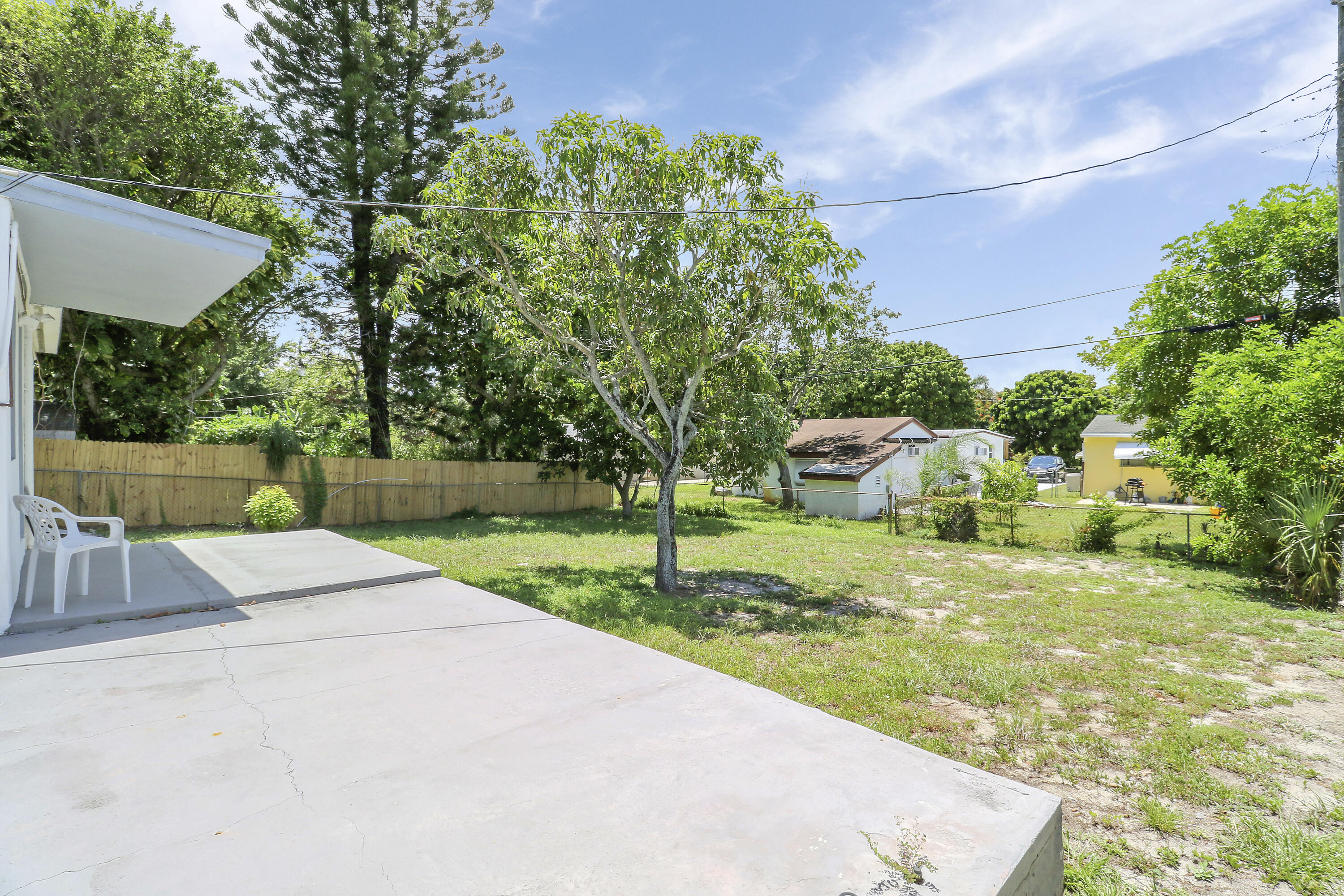 5519 Columbus Road West Palm Beach, FL 33405 - Photo 14 of 22 a view of a garden with basketball court
