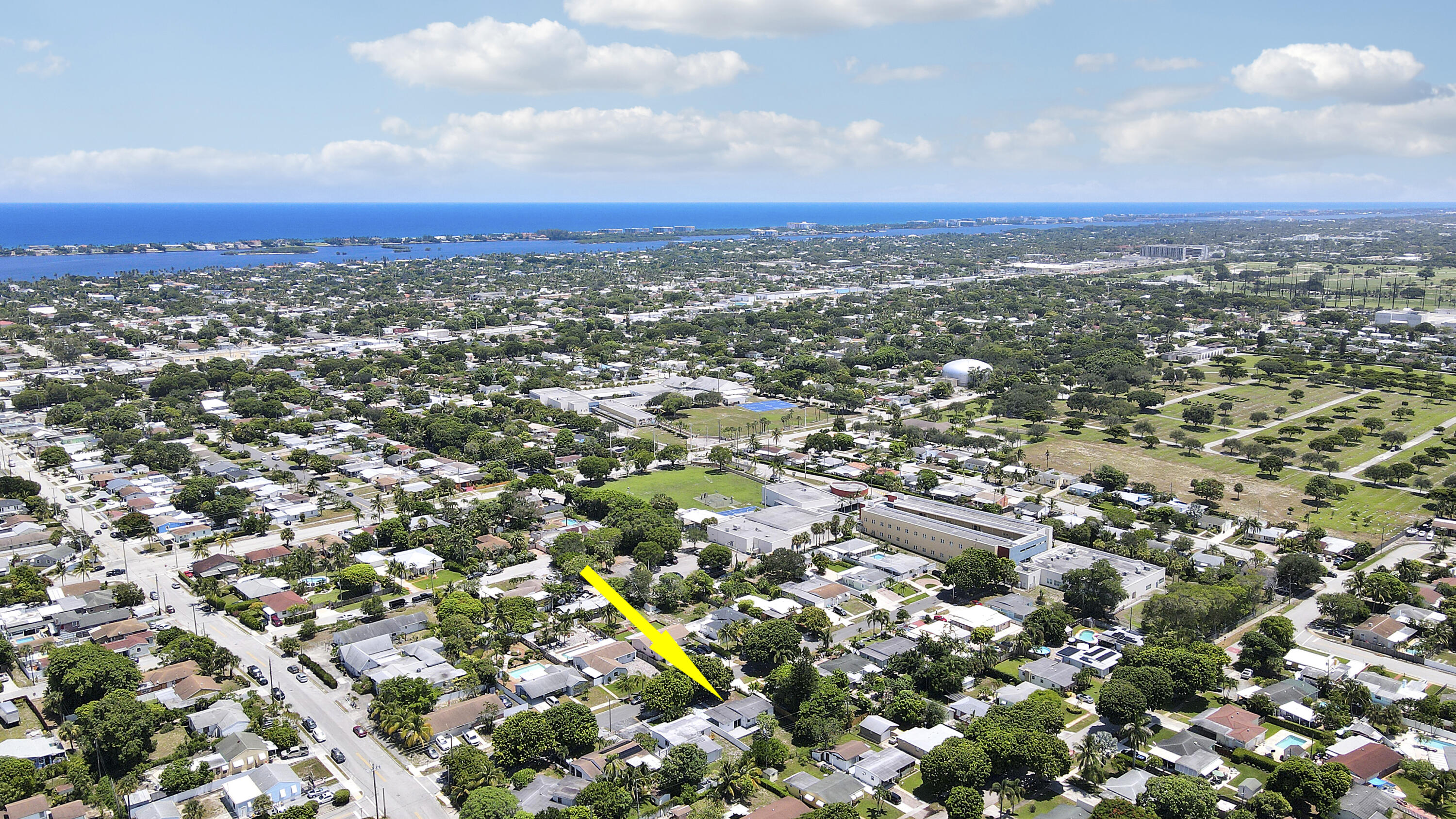 5519 Columbus Road West Palm Beach, FL 33405 - Photo 21 of 22 an aerial view of residential houses with city view