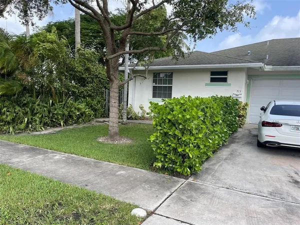 $2,800 | 713 Northeast 4th Street, Hallandale Beach, FL 33009