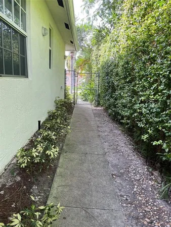 $2,800 | 713 Northeast 4th Street, Hallandale Beach, FL 33009