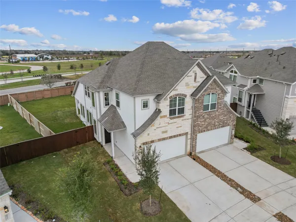 $2,600 | 4935 Anders Lane, Iowa Colony, TX 77583