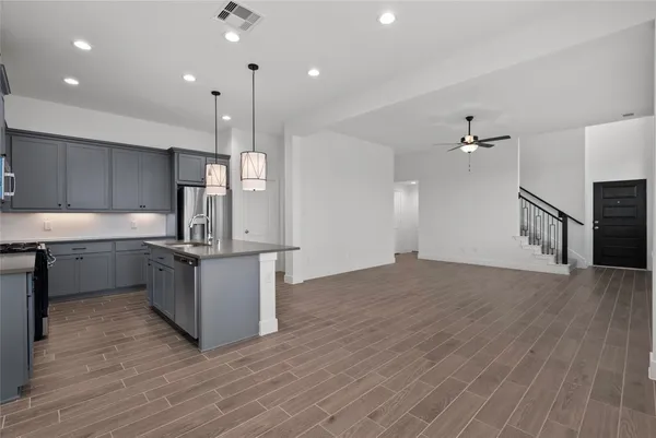 $2,600 | 4935 Anders Lane, Iowa Colony, TX 77583