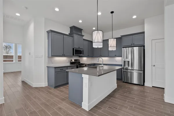 $2,600 | 4935 Anders Lane, Iowa Colony, TX 77583