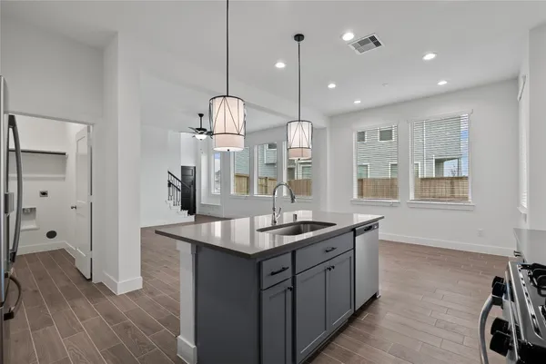 $2,600 | 4935 Anders Lane, Iowa Colony, TX 77583