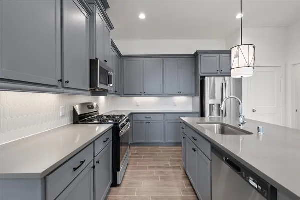 $2,600 | 4935 Anders Lane, Iowa Colony, TX 77583