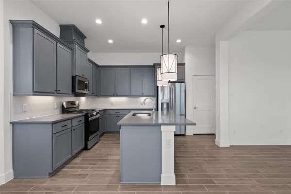 $2,600 | 4935 Anders Lane, Iowa Colony, TX 77583