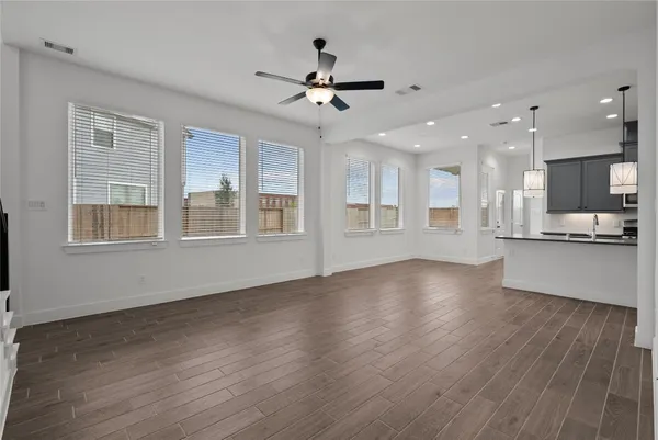 $2,600 | 4935 Anders Lane, Iowa Colony, TX 77583