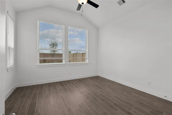 $2,600 | 4935 Anders Lane, Iowa Colony, TX 77583