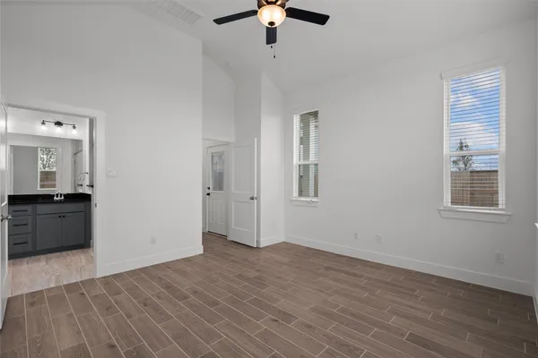 $2,600 | 4935 Anders Lane, Iowa Colony, TX 77583